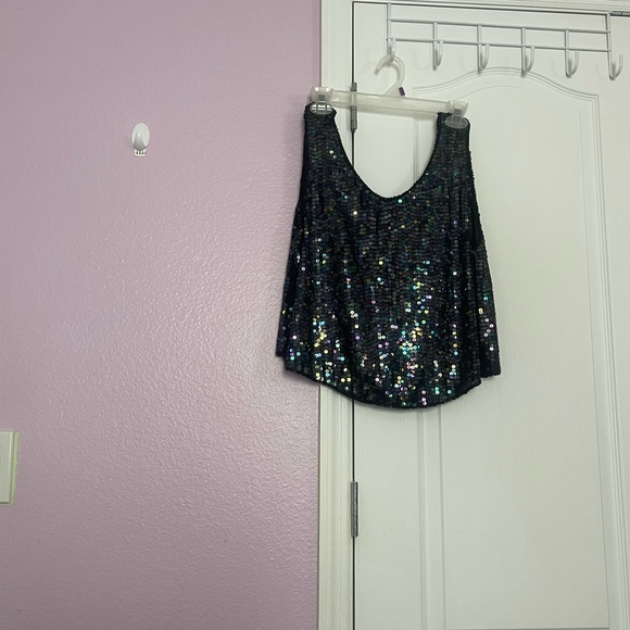 Black sleeveless shirt with sequins. One Size - Picture 3 of 3